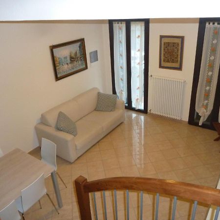 Casa Cuore - Love Pets - Fronte Ospedale Sacro Cuore Negrar Buitenkant foto