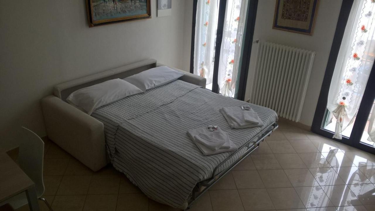 Casa Cuore - Love Pets - Fronte Ospedale Sacro Cuore Negrar Buitenkant foto