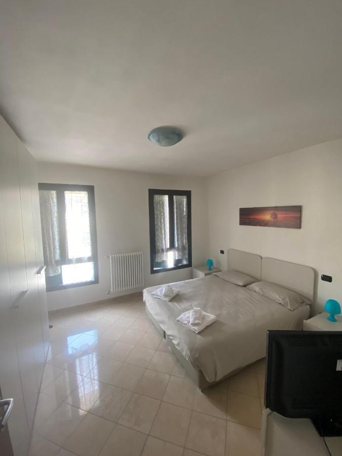 Casa Cuore - Love Pets - Fronte Ospedale Sacro Cuore Negrar Buitenkant foto