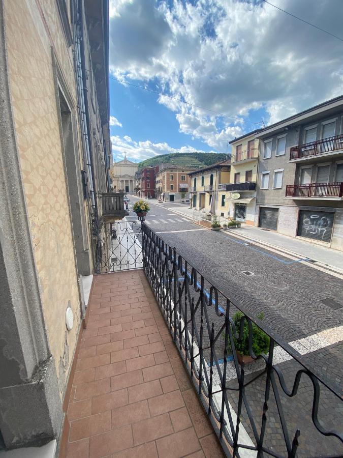 Casa Cuore - Love Pets - Fronte Ospedale Sacro Cuore Negrar Buitenkant foto